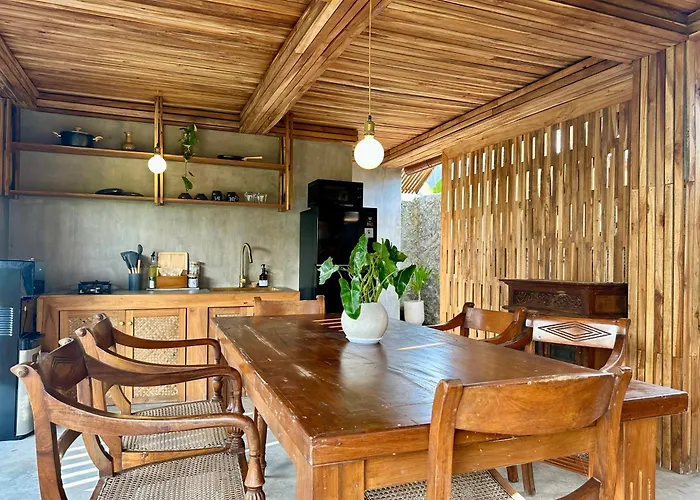 Wooden Joglo In Peaceful Pecatu